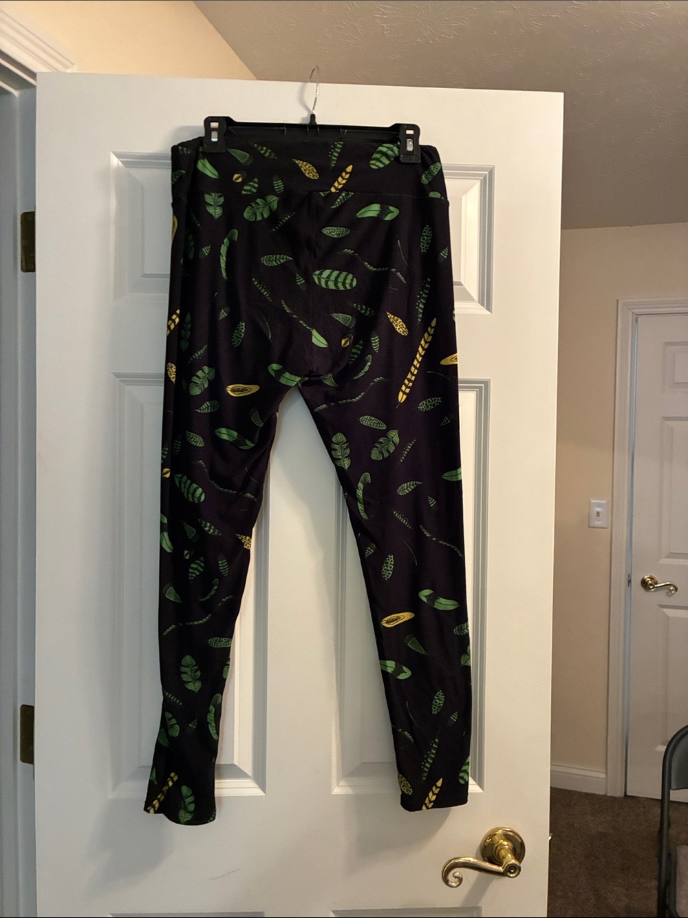 Black Leggings with Green Leaf Print Logo LuLaRoe T/C